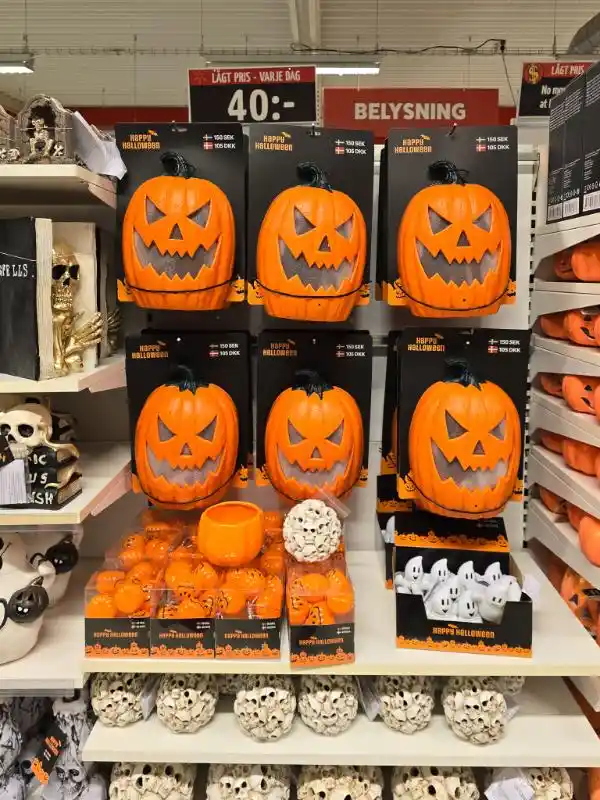 Dollarstore Halloween mask, döskalle