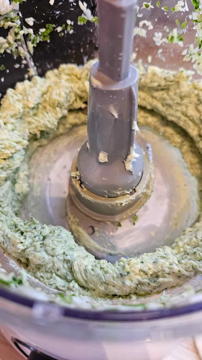 Vitlökssmör i matberedare