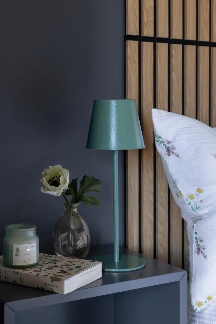 Rusta vårnyheter 2025 - sladdlös lampa och väggpaneler