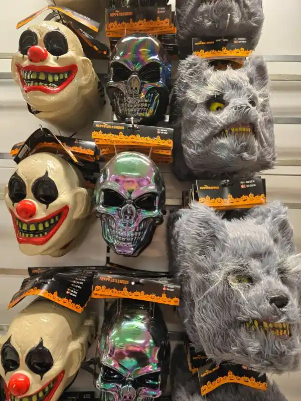 Dollarstore Halloween mask döskalle, clown, varulv