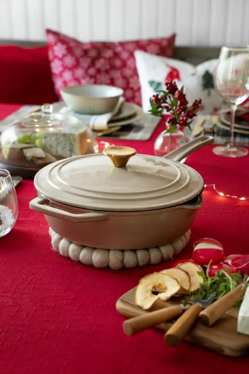 Rusta juldukning grytunderlägg filtbollar vitt