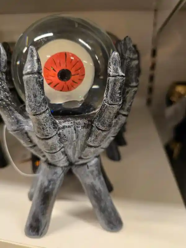 Dollarstore Halloween öga i hand halloweenpynt