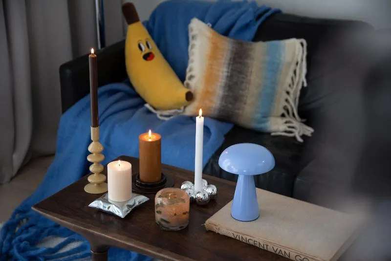 Höstinredning Lagerhaus banankudde ljuslyktor