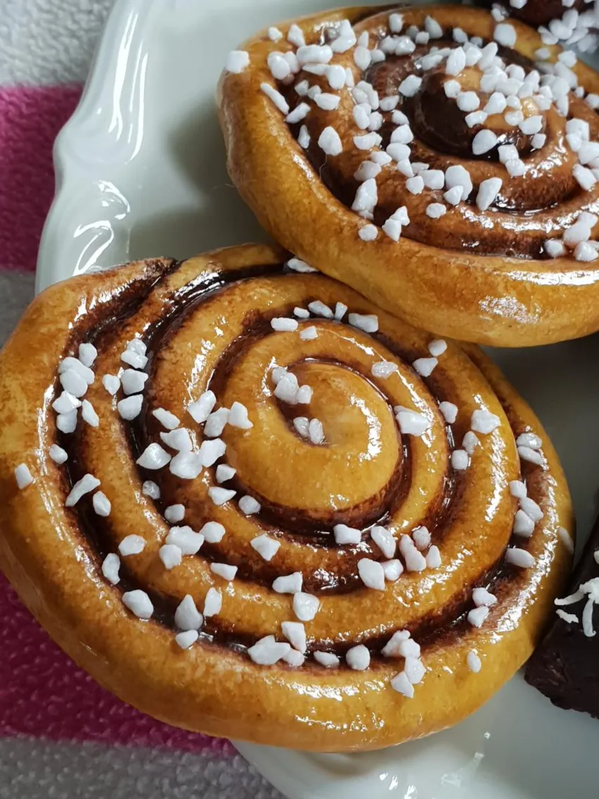 Kanelbullar av trolldeg