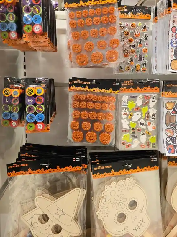Dollarstore Halloween klistermärken halloweenpyssel