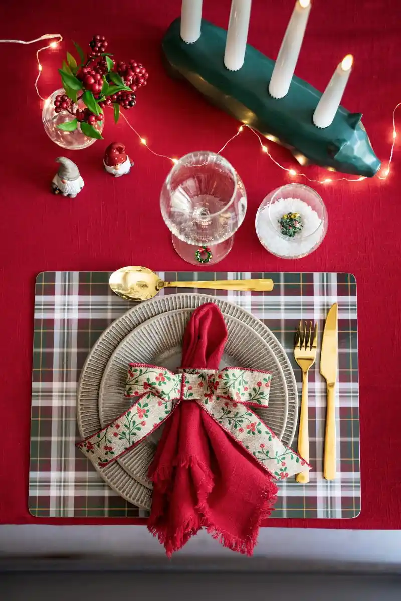 Servettring rosett Rusta julen 2024. Grön gris adventsljusstake