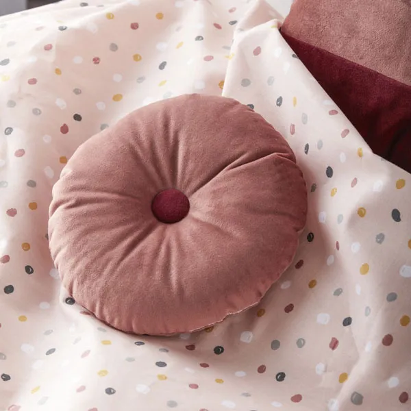 rund sammetskudde barnrum